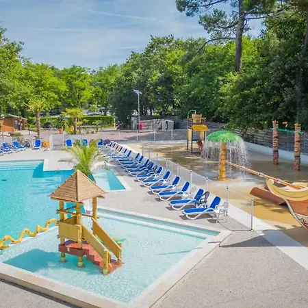Zecamping 4 étoiles Animé Piscine Couvertedans La Foret Proche De La Campeggio