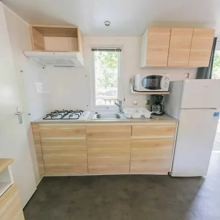 Zecamping 4 Anime Piscine Couvertedans La Foret Proche De La