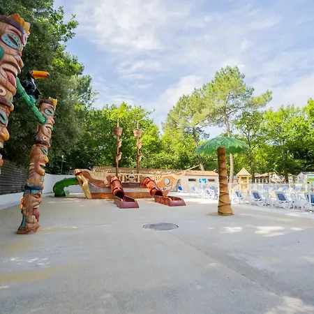 Zecamping 4 Anime Piscine Couvertedans La Foret Proche De La 营地 Saint-Augustin (Charente-Maritime)