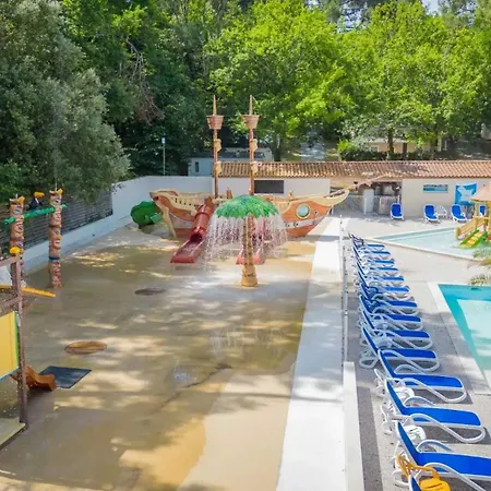 营地 Zecamping 4 Anime Piscine Couvertedans La Foret Proche De La Saint-Augustin (Charente-Maritime)