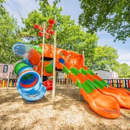 营地 Zecamping 4 Anime Piscine Couvertedans La Foret Proche De La Saint-Augustin (Charente-Maritime)